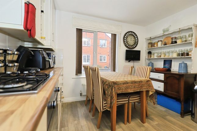 4, Lawrence Grove, Kidderminster photo 4