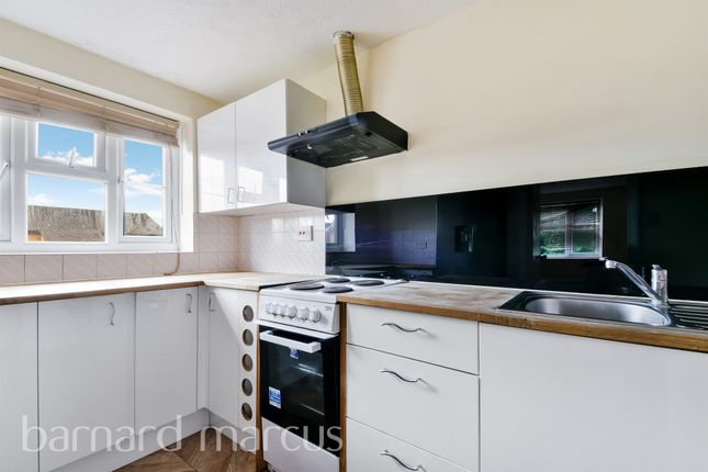 52 Longlands Court, 2, Spring Grove, MITCHAM photo 2