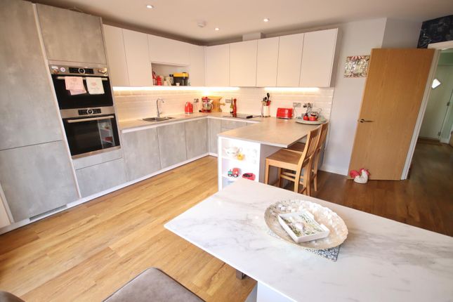 29, Studley Gardens, Calne photo 4