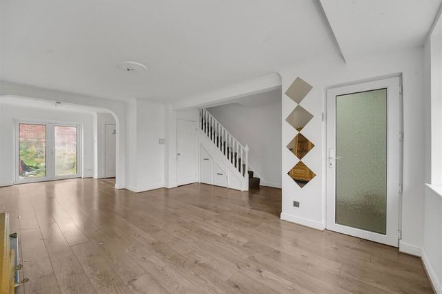 6, Ongar Way, Rainham photo 4