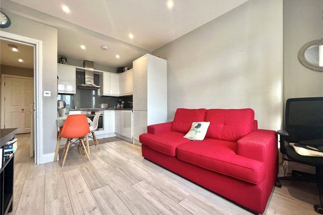 Flat 2,, Red Lion Court, Watford photo 2