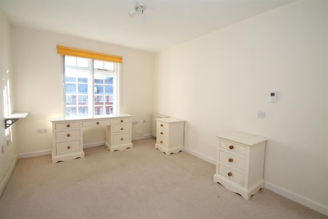 Flat for sale in Everard Court, Palmers Green, London