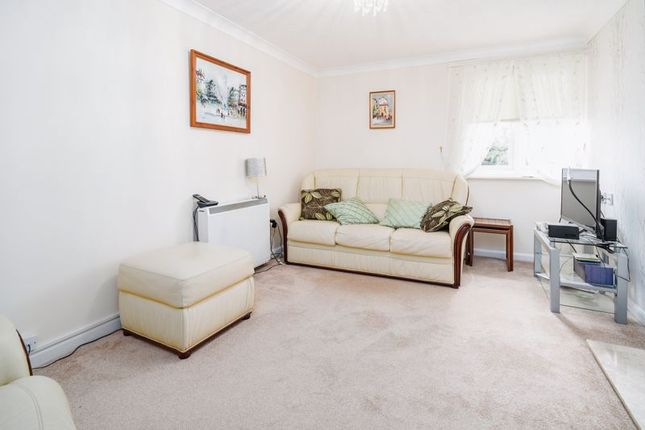Flat for sale in Hudsons Court, Potters Bar