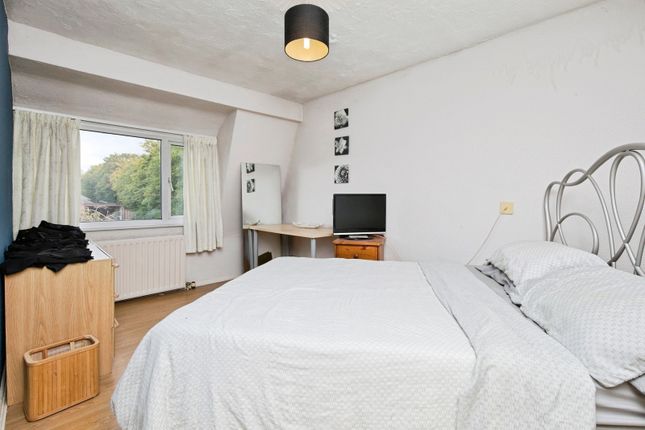 7, Lovatt Close, Burton-on-Trent photo 3