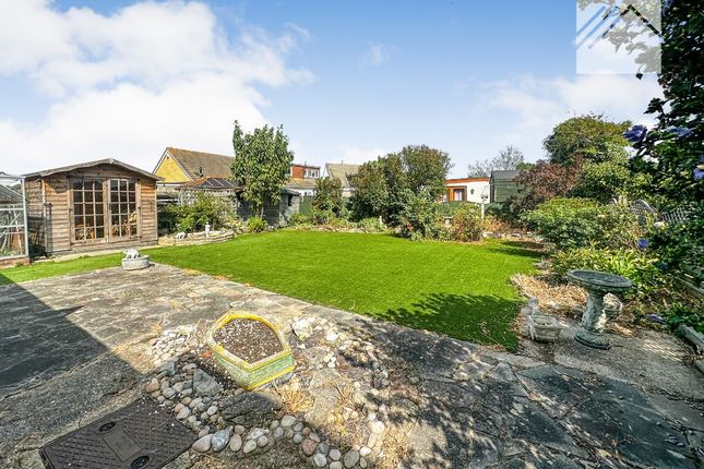 85 Hawkesbury Road, Canvey Island photo 2