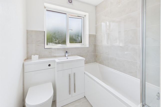 169, Kingsland, Harlow photo 4