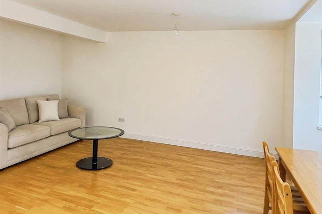 King Georges Avenue, Watford photo 3