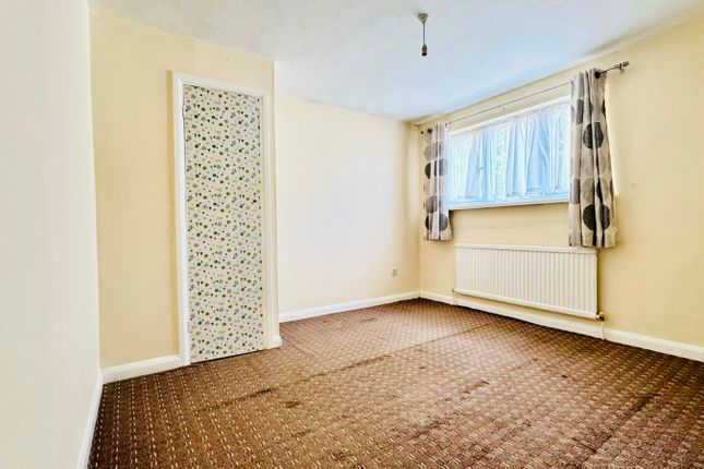 3, Rushdon Close, Grays photo 4