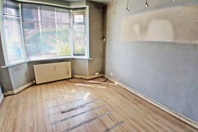 6 Kirkdale Drive, Sheffield photo 2