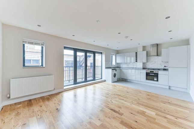 Thumbnail Flat to rent in Tooting High Street, Tooting Broadway, London