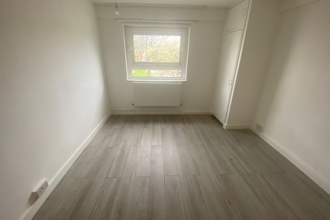 Flat to rent in 1 Eastleigh Road, London