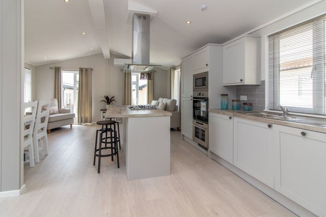 22 Valdean Park, The Dean, Alresford photo 2