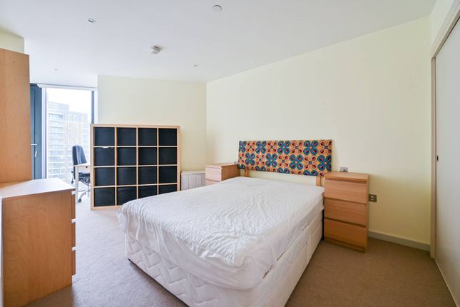 Flat for sale in Walworth Road, Elephant And Castle, London