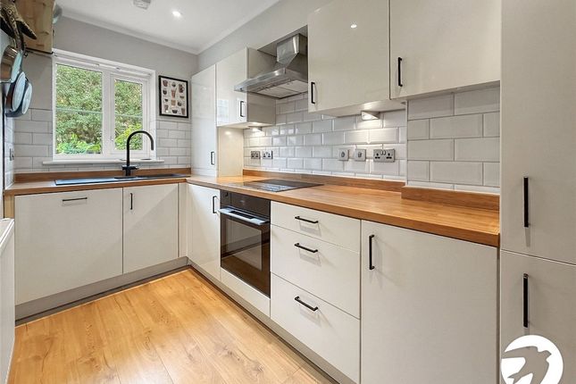 3, Blossom Drive, Orpington photo 3