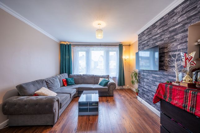 1, Kerr Crescent, Hamilton photo 2