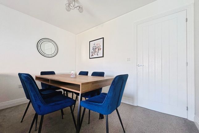 11, Cardwell Road, Surrey photo 3