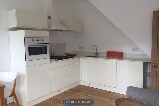 Flat, Camden Road, London photo 4
