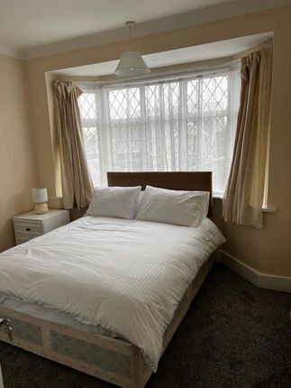 Manor Avenue, Northolt photo 2