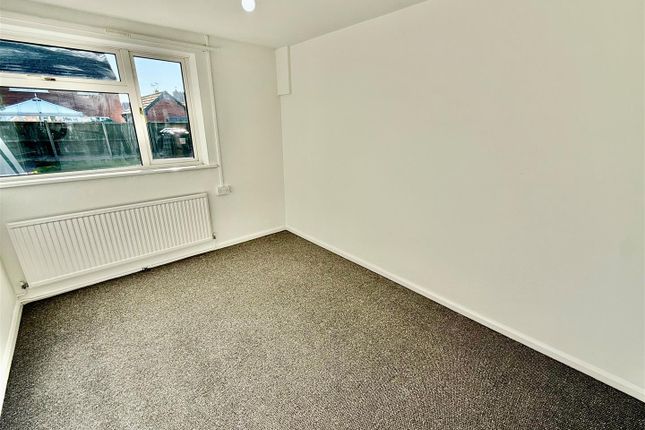16, Castle Crescent, Chirk photo 5