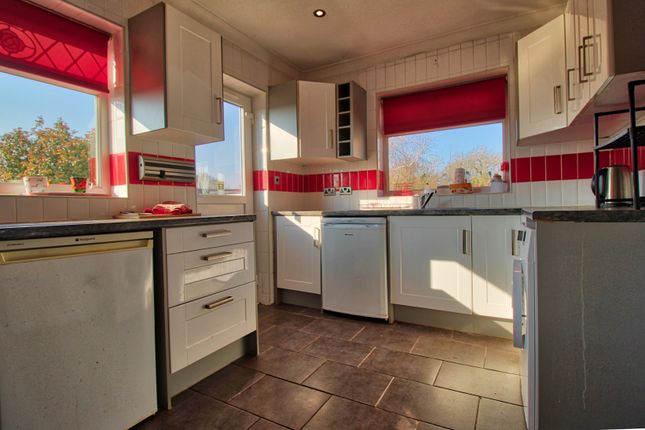 3, Ellsdon Rise, Worcester photo 4