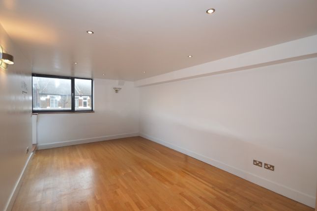 Flat 1, Metro House 98-122, Green Street, London photo 2