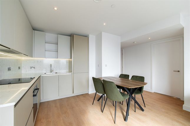Flat 1007, 1007 Crown View, Victoria Riverside, Manchester photo 4