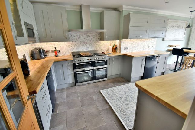 10, Clayford Avenue, Ferndown photo 3