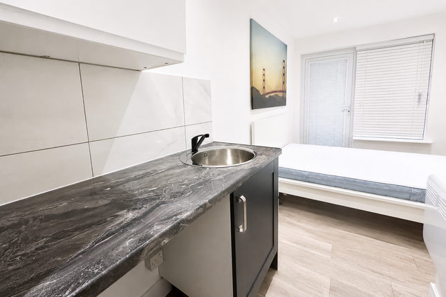 Room 3, Staines Road East, Sunbury-on-Thames photo 4