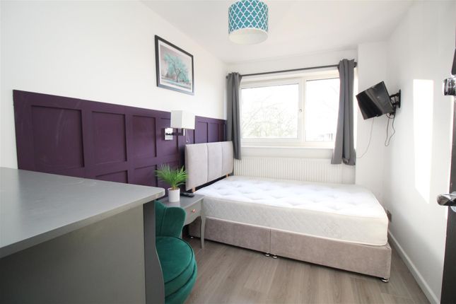 37, Ringwood Close, Crawley photo 4