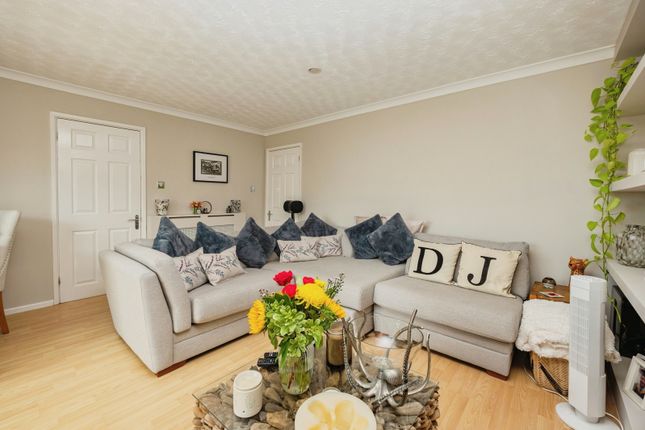 Flat 20, St. Johns Court,, William Street, Dorset photo 4