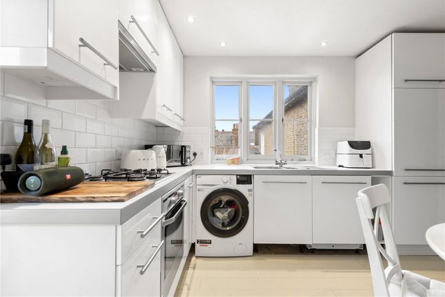 Flat 4, 18, Macaulay Road, London photo 4
