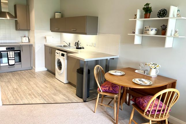 Flat 47, Southern Oaks, Old Schools Lane, Epsom photo 2