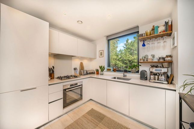 Flat 8, 6, Indigo Square, Surbiton photo 3