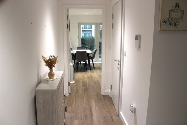 Flat 4, Fairbank House, 13 Beaufort Square, London photo 3