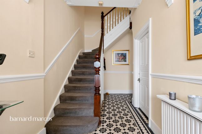 54, Fordhook Avenue, London photo 2
