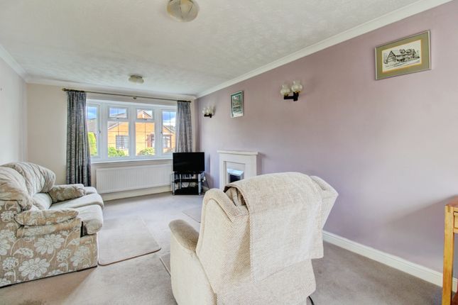 7, Covey Close, Lichfield photo 3