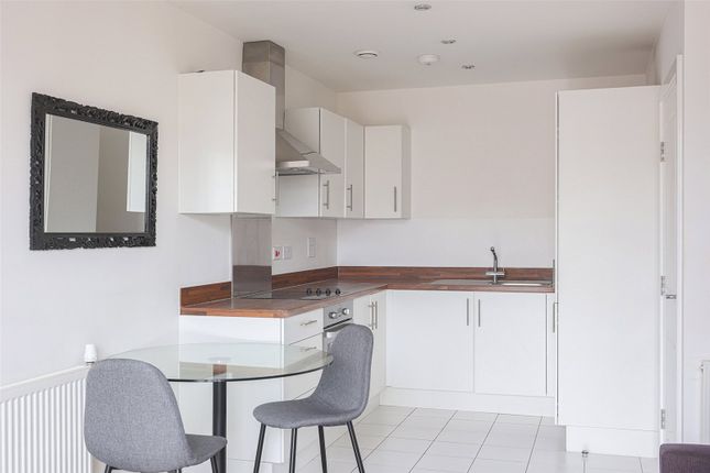 Flat for sale in Essian Street, Mile End