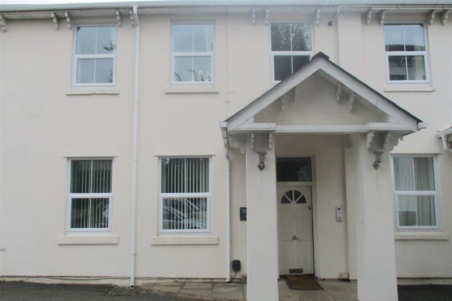 Thumbnail Flat to rent in Victoria Road, Malvern