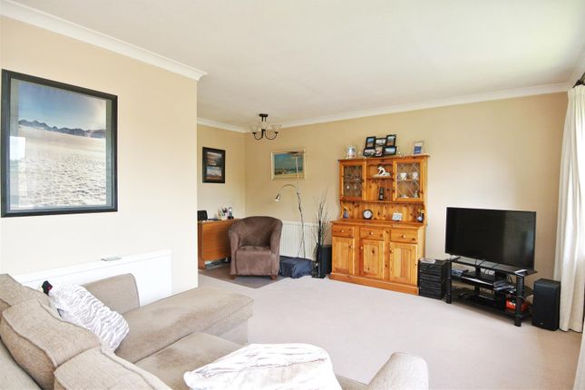 1-bed flat on 28, Greenacre Court, Englefeld Green, £225,000