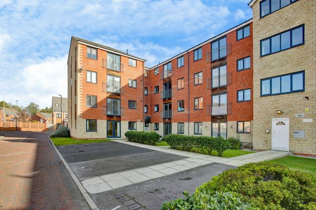 2-bed flat on St Michael's Vale, Hebburn, £92,500