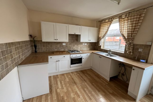 29, Stoneleigh Street, Oldham photo 4