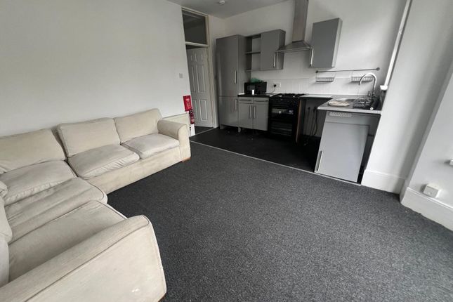 132, First Avenue, London photo 4