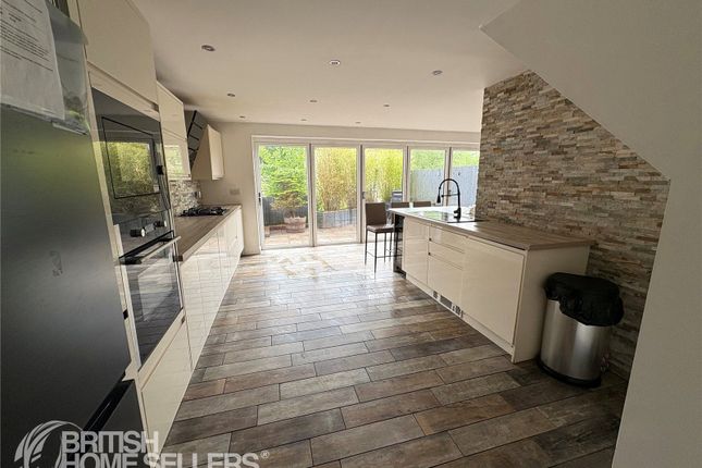 4, Thornbush Hill , Bryn Dryslwyn, Bridgend photo 3