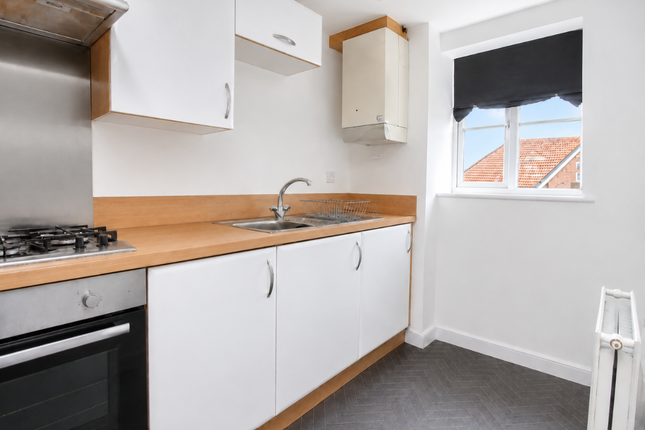 13 Lower Corniche, Hythe photo 3