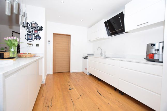 37, Barnaby Terrace, Rochester photo 3