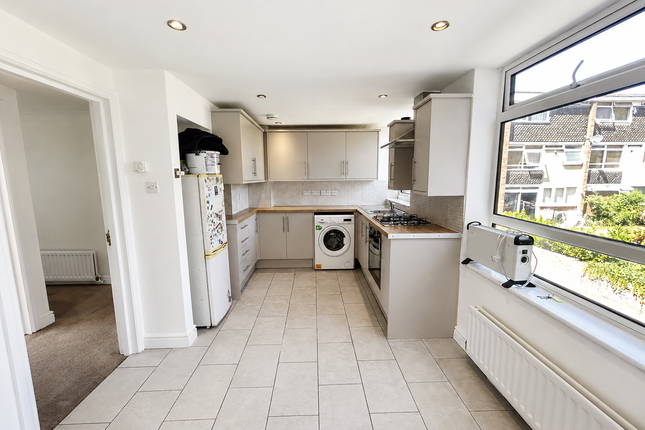 12, Moorholme, WOKING photo 3