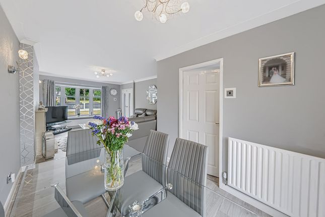 18, Aylesbury Crescent, Hindley Green photo 4