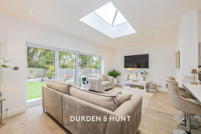 77 Woodhall Crescent, Hornchurch photo 3