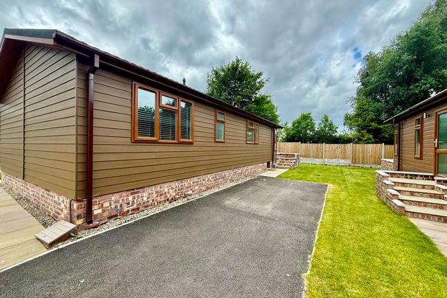 41, Helsby Park Homes, Chester Road, Frodsham photo 2