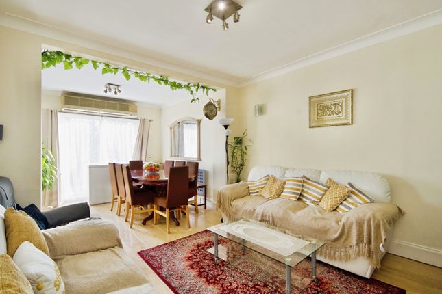 81, Sheringham Avenue, London photo 5